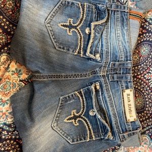 Rock revival 32 Lois cut off capri